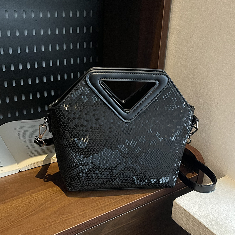 Luxury Brand Designer Bag Foreign Trade Niche Design Bag For Women 2025 New High-End Retro Single Shoulder Crossbody Bag Handheld Commuter Bucket Bag