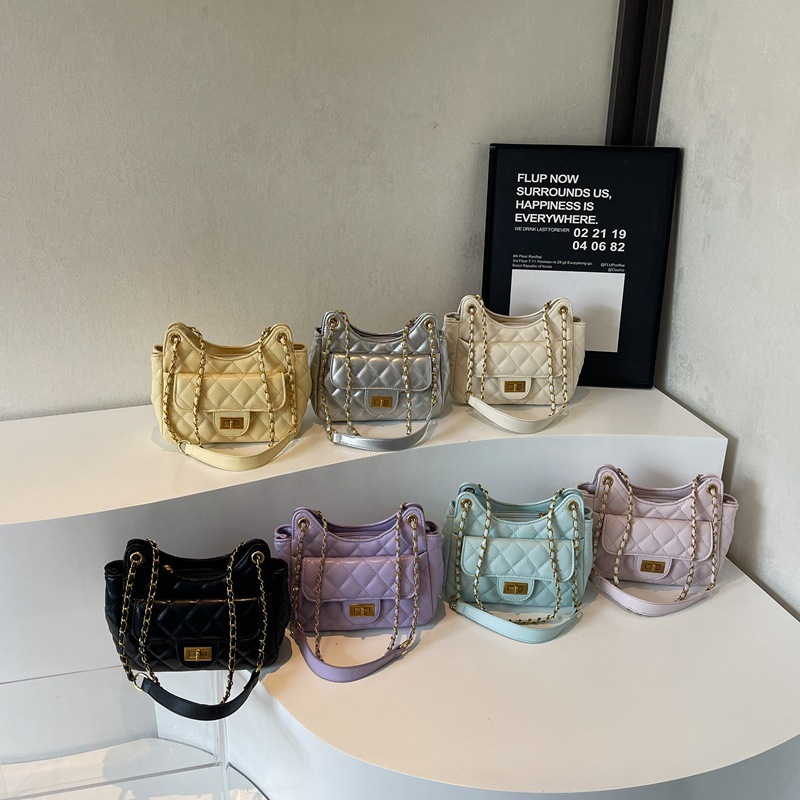 Luxury Brand Designer Bag Style Quilted Chain Underarm Bag For Women 2025 New Fashion Single Shoulder Crossbody Bag Light Luxury Small Square Bag Tren