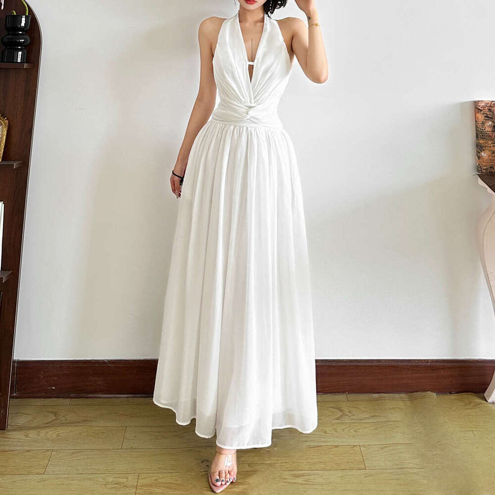 2025 Summer New French Style Deep V-Neck Halter Design Solid Color Slim Dress for Women 46b