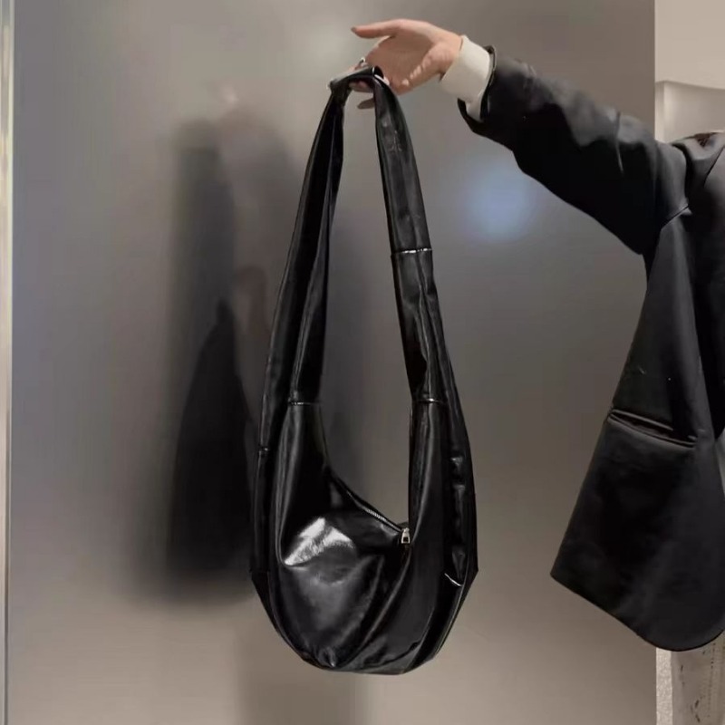 Vintage Commuter Messenger Bag Women's Shoulder Bag Travel Large Capacity Dumpling Bag
