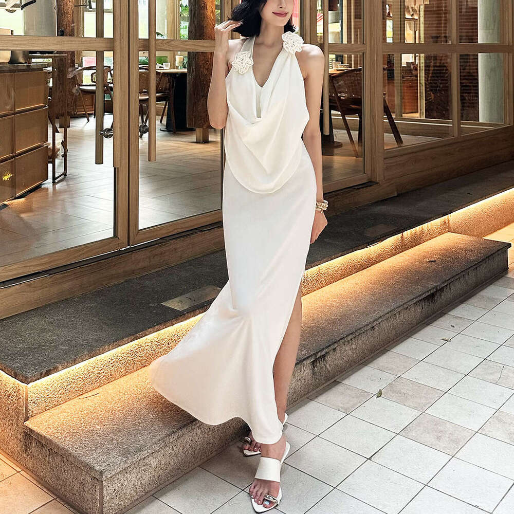 2025 Summer New Halter Deep V Sexy Slim Fit Elegant Sleeveless Three-Dimensional Floral Versatile Women's Dress 509