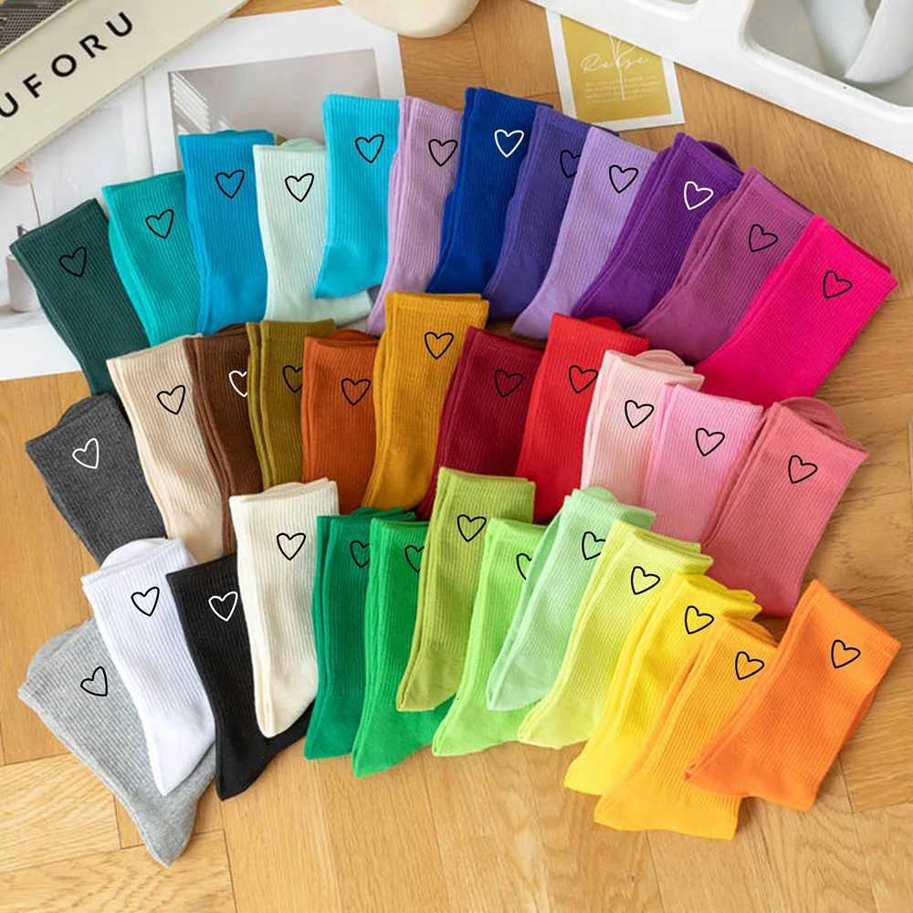 Random 5/10/20 Pairs Unisex Mid Socks Heart Pattern Breathable In Simple Women Men Sweat High-Quality Casual Fashion Sport Socks X250725