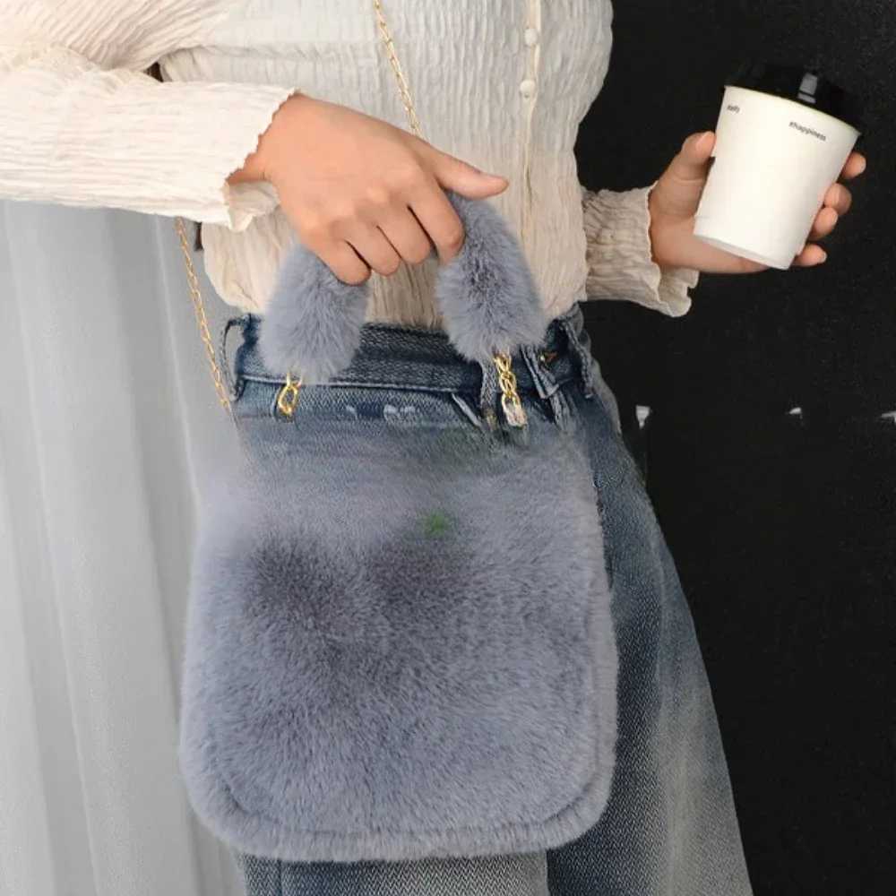 Fi Wen Fluffy Shoulder Bags Fem Winter Chain Underarm Bag Solid Color Handbag Soft Plush Handle Bag Y250725