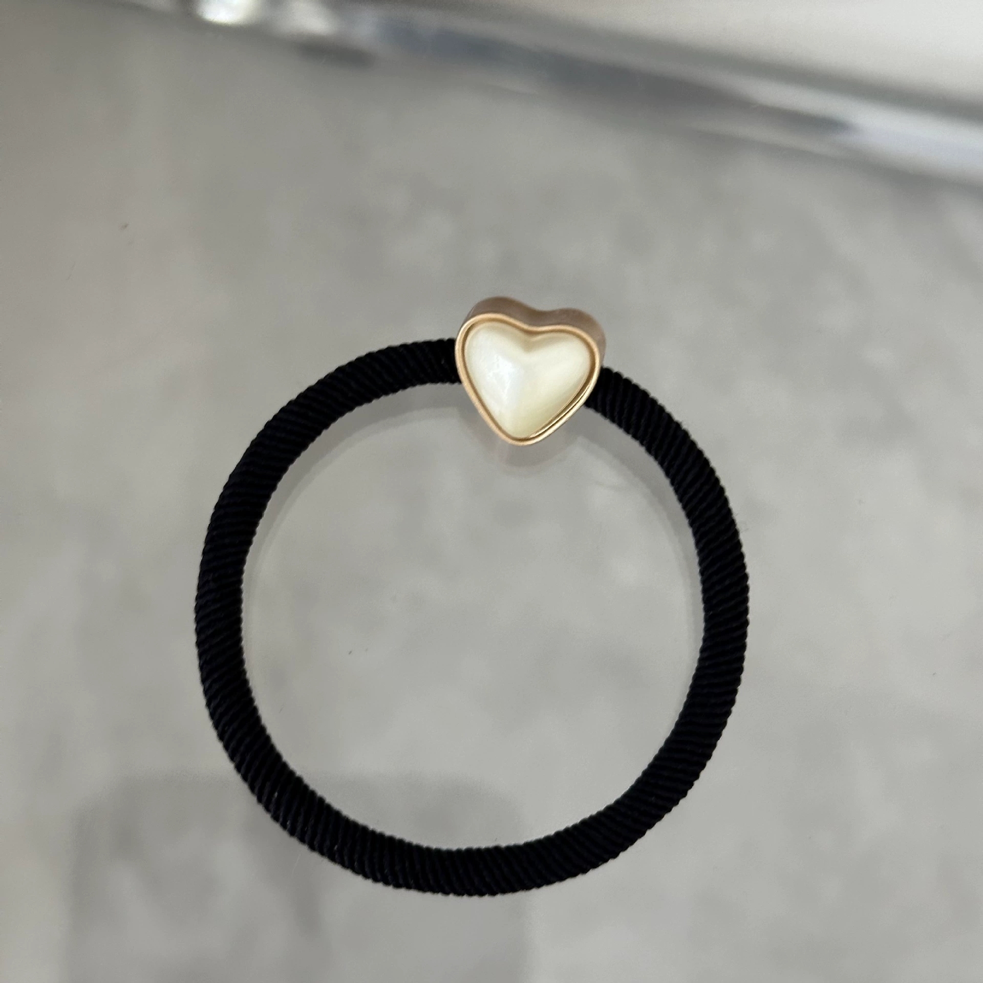 Elegant Love Clover Design Women's Hair Ties - Gentle Pearls & Soft Elastics for Everyday Use