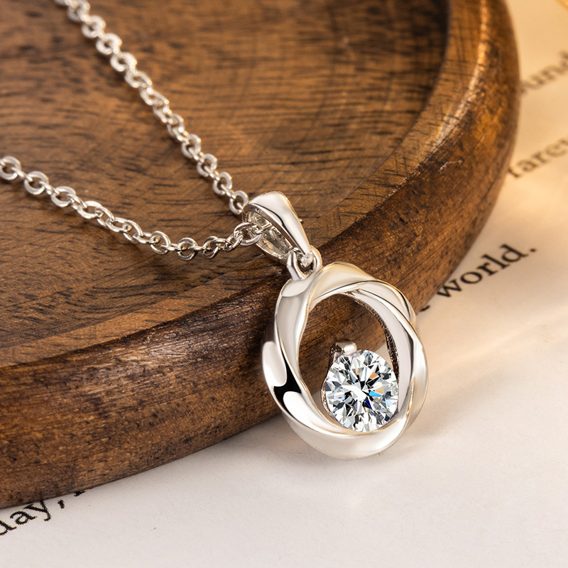New Style Round Zircon Necklace for Women Stainless Steel Fashion Light Niche Design Simple Exquisite Clavicle Chain Jewelry for Women