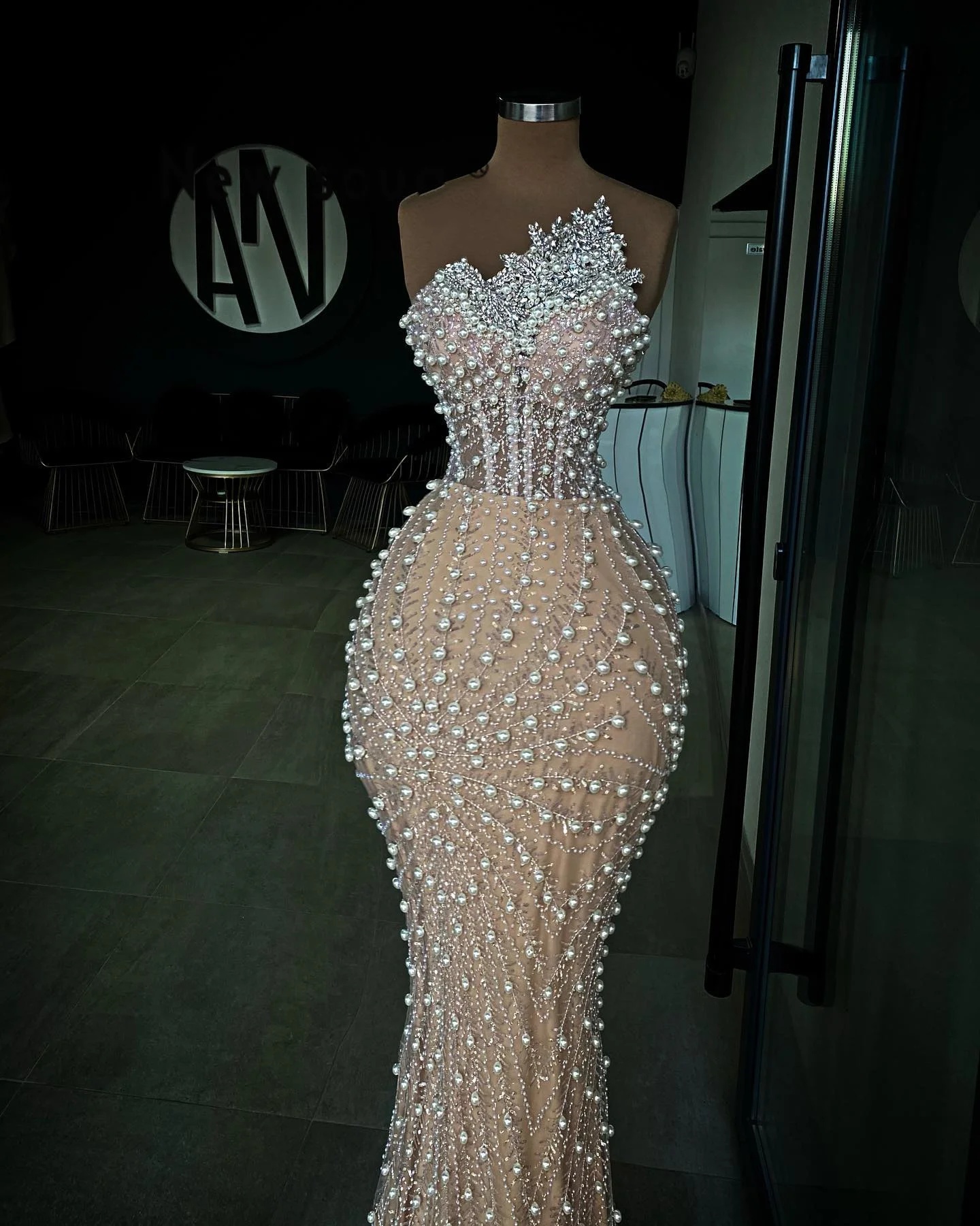 Gorgeous Evening Dresses For Women Strapless Sleeveless Gown Pearls Beaded Sequins Crystal Dress Party Customized Dress