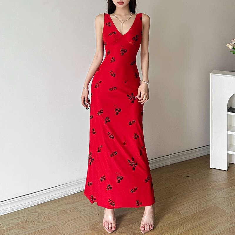2024 Summer New Women's Solid Color Slim High Waist Street Fashion V-neck Sleeveless Dress 48b