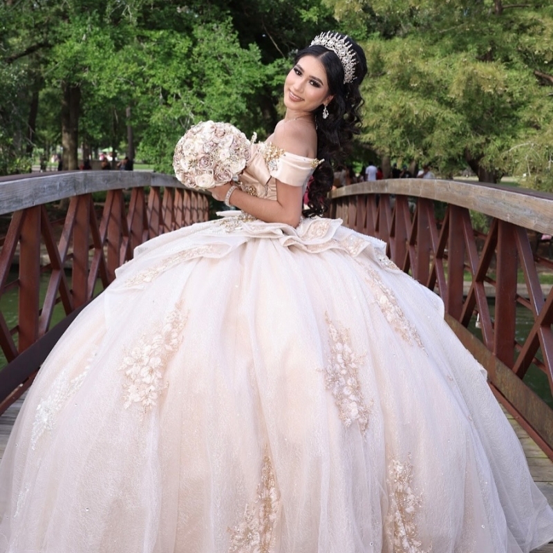 Champagne Shiny Quinceanera Dresses Ball Gown Off The Shoulder Sequin Applique Beading Party Birthday Sweet 16 Dress Vestidos 15 Anos