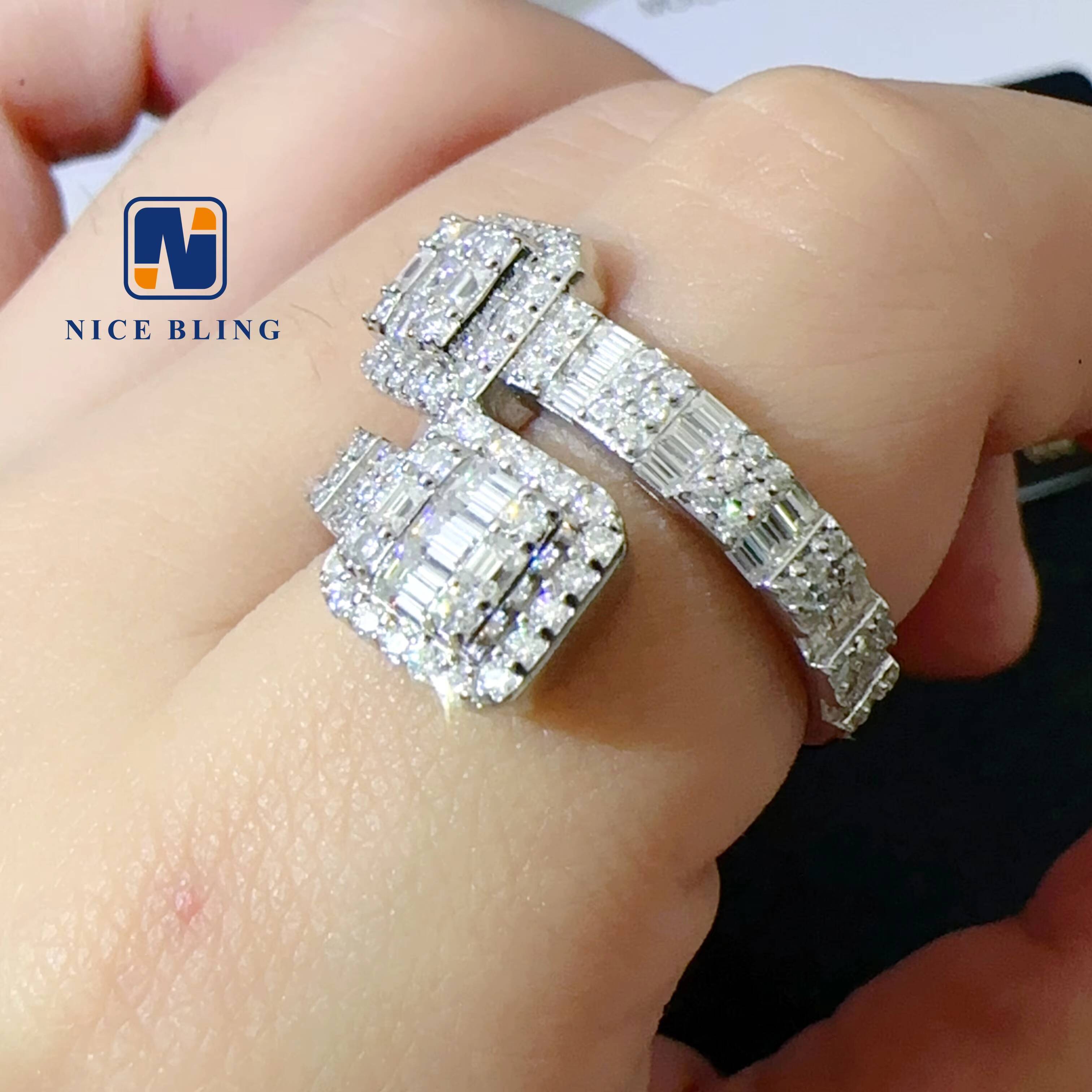 Anti Stress Moissanite Diamond Rings 925 Sterling Silver Vvs baguette Cut Diamond Rings for Men and Women