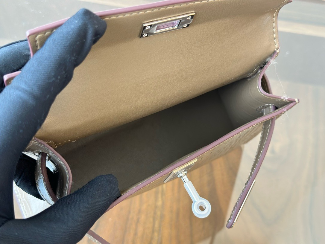 High-quality designer bag: Hand-sewn wax thread shoulder bag, fashionable crossbody bag, high-quality rare leather handbag 19cm