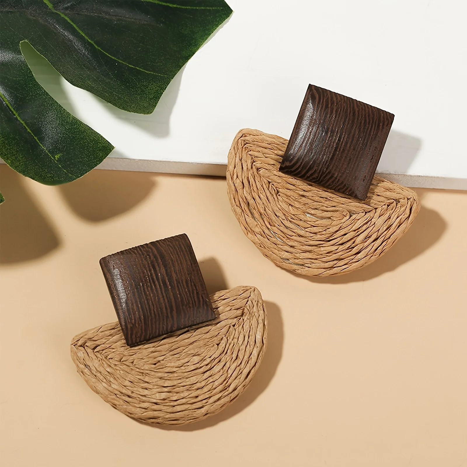 Bohemian Retro Wooden Raffia Weave Geometric Earrings Versatile for WomenS Daily Wear and Beach Vacation Accessory 250715