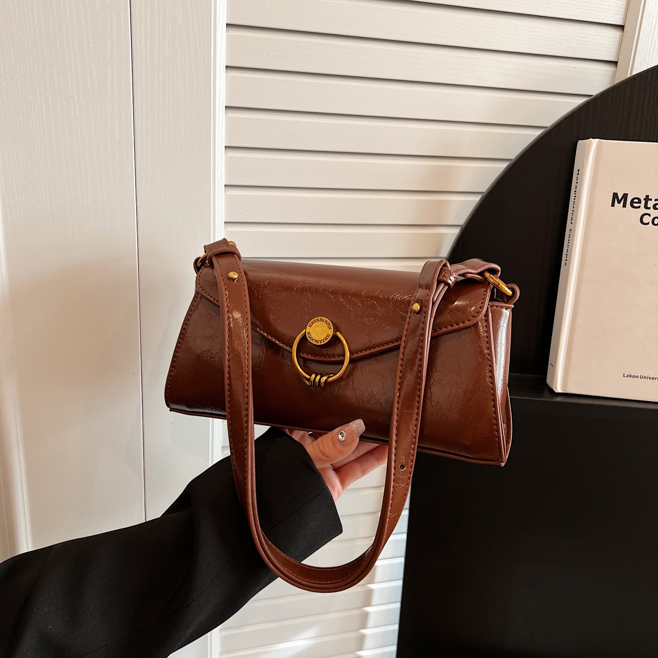 2025 autumn new crossbody bag French niche design fashion trend versatile underarm small square bag women's shoulder bag designer bag