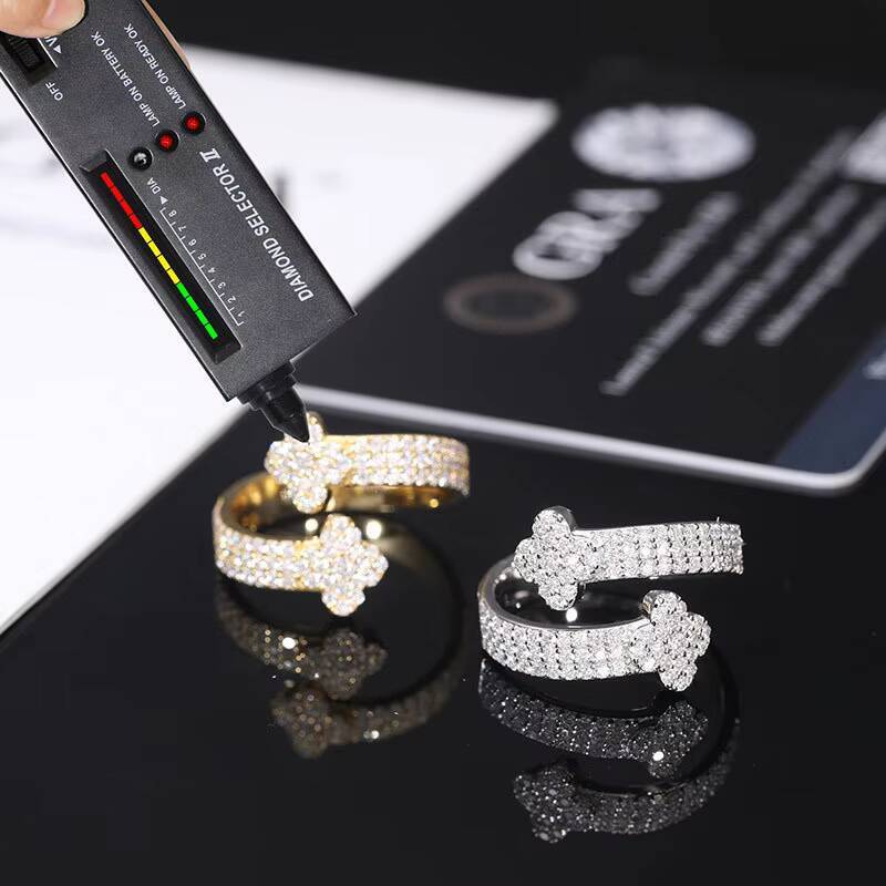 Elegant S925 Sterling Silver D Color VVS Gem Fine Jewelry Womens Moissanite Clover Ring with Lucky Flower Design