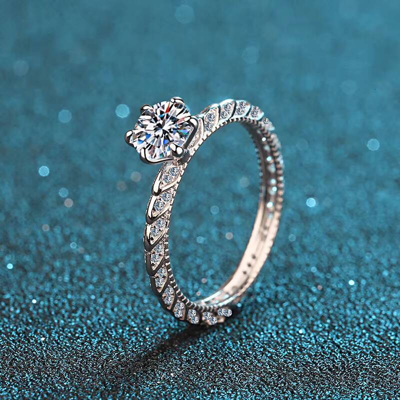 Factory Wholesale Luxury Moissanite Fine Jewelry Classic Design 925 Silver Engagement and Wedding Rings