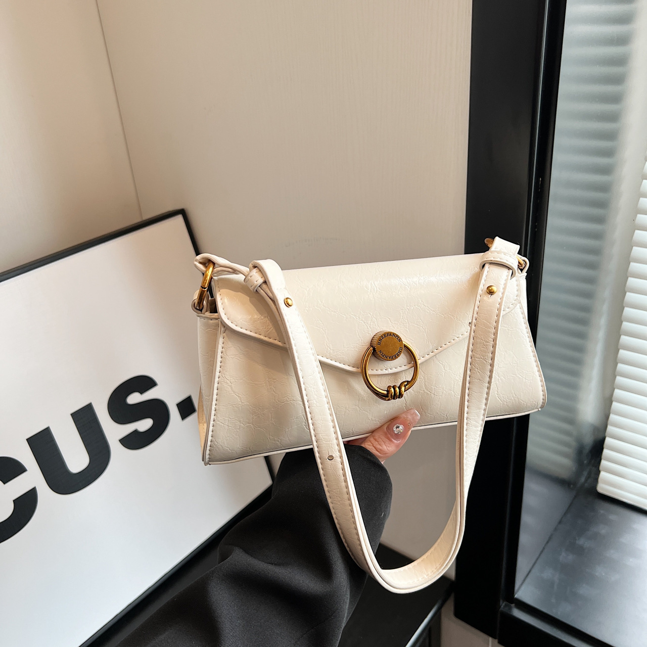 2025 autumn new crossbody bag French niche design fashion trend versatile underarm small square bag women's shoulder bag designer bag