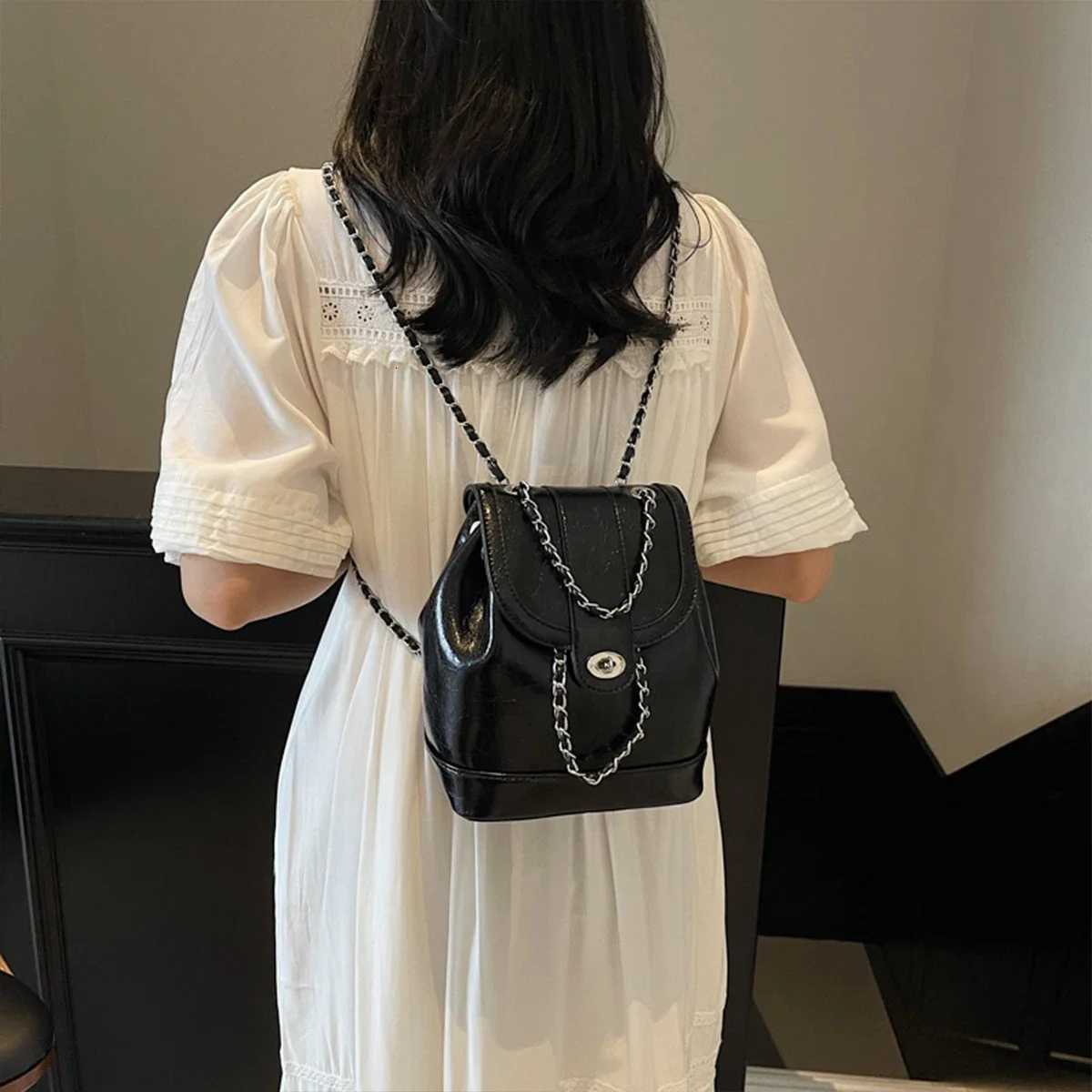 Large Capacity Wens Backpack Fi PU Leather Lightweight Solid Color Flap Lock Chain Strap Shoulder Bag Essential for Women Y250724