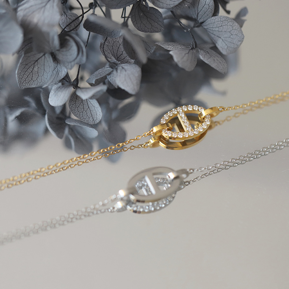 2025 New Style Simple And Elegant Square Pig Nose Luxury Designer Necklace Outdoor Beach Buckle Necklace Diamond-shaped Micro-inlaid Collarbone Chain 