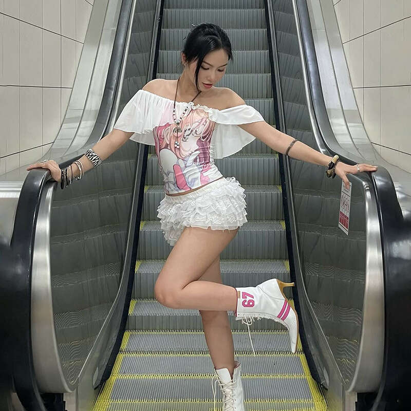 2025 Summer New Fashion Sexy Asymmetrical Neck Cartoon Print Slim Fit Women's Top 7e8