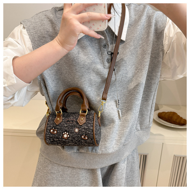 Luxury Brand Designer Bag Cute Cartoon Cylinder Bag Retro Cat Boston Bag Fashion Embroidered Shoulder Crossbody Bag Niche Pillow Bag