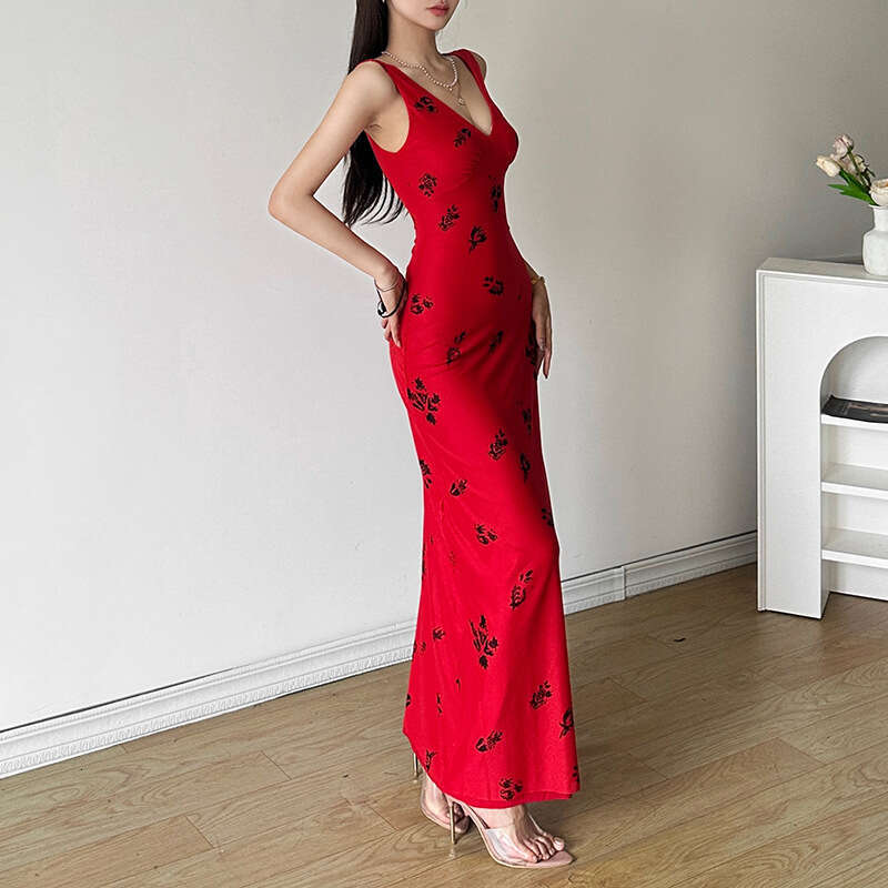 2024 Summer New Women's Solid Color Slim High Waist Street Fashion V-neck Sleeveless Dress 48b