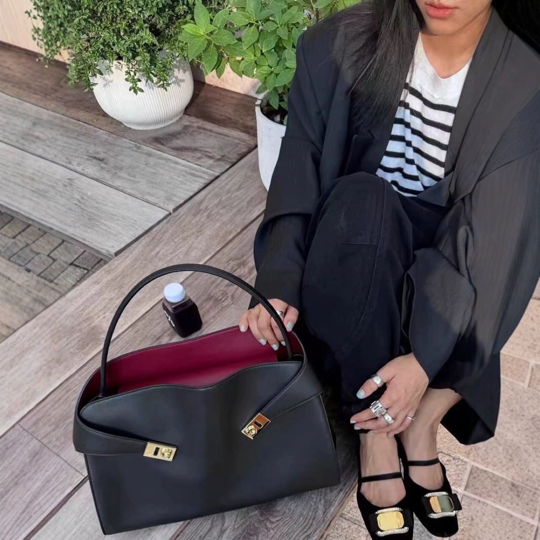 Top quality Brand High Quality Style Free Delivery Designer Bag Trendy Fashion Square Color-Block Casual Commuter Handbag Shoulder Bag Free Delivery D