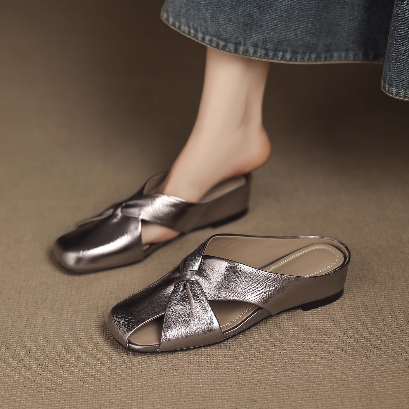 2025 Summer Outdoor Casual Mules Versatile Hollow Out Closed-Toe Sandals Comfortable Round-Toe Wedge Women's Slippers ddmythur
