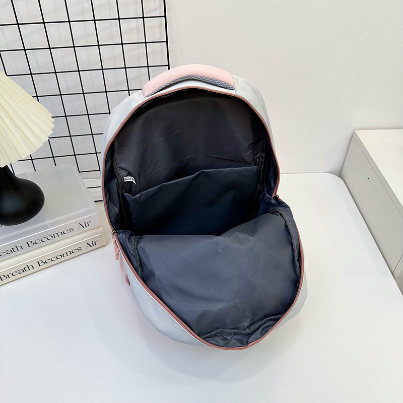 2025 New Designer Lightweight Large Capacity Leisure Backpack Simple Leisure Travel Backpack