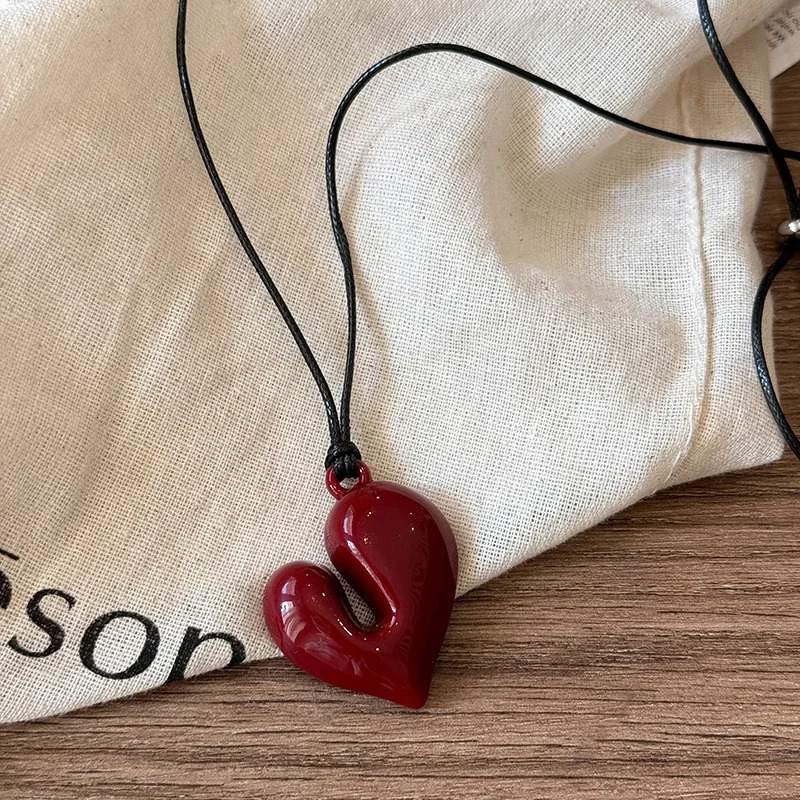 LATS Red Heart Pendant Necklace Vintage 80s Aesthetic Love Inspired Choker Fashion Romantic for Women 250716