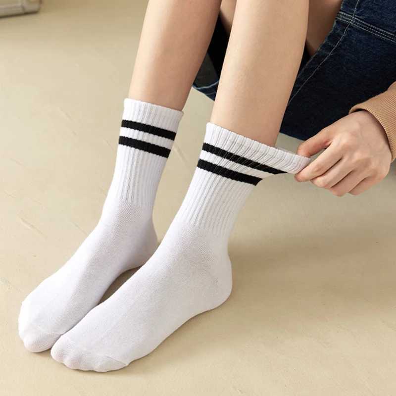 10pcs=5pairs High Quality Men Socks Cotton Breathable Sweat-absorbent Middle Tube Black Socks Deodorant Business Men Gift Socks X250725