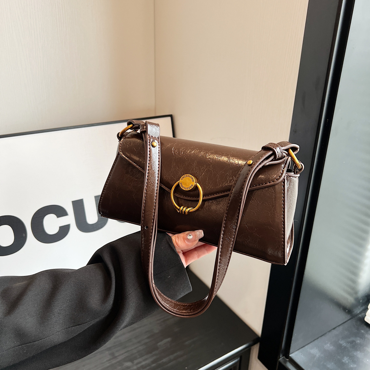 2025 autumn new crossbody bag French niche design fashion trend versatile underarm small square bag women's shoulder bag designer bag