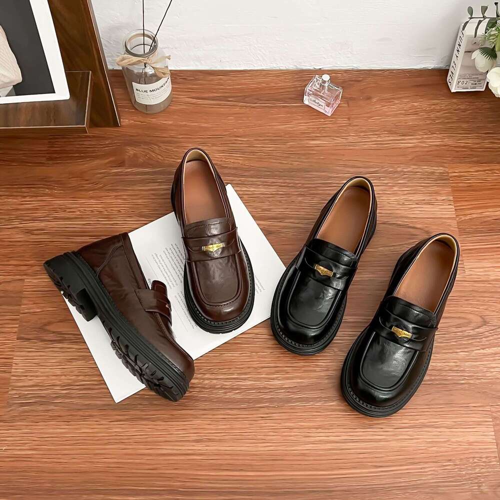 Designer Spring New Loafers for Women Coin Thick Heel Comfortable Wrinkled Washed Leather Small Shoes