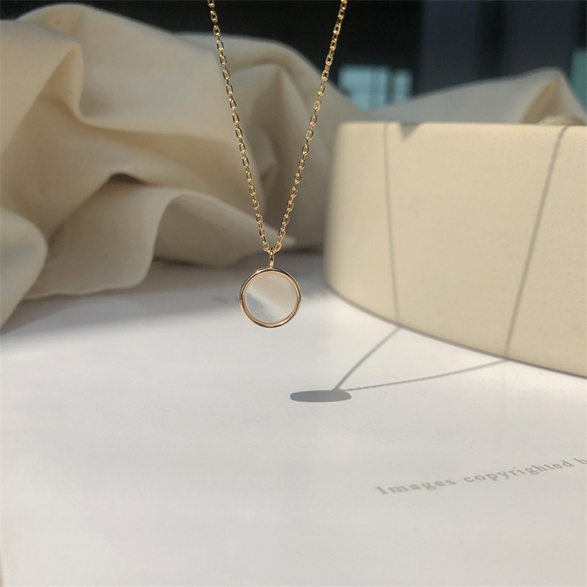 Luxury Designer Necklace Korean Round White Mother-of-pearl Pendant Necklace Elegant Versatile Collarbone Chain Light Luxury Niche Ins Simple Jewelry 