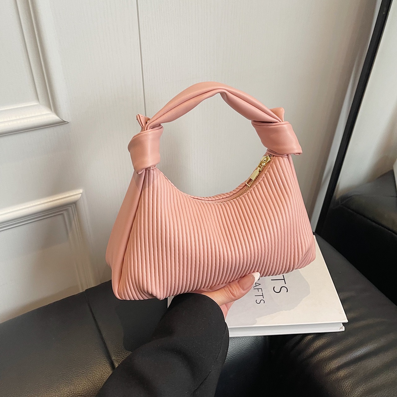 Luxury Brand Designer Bag French Niche Crossbody Bag For Women 2025 New Versatile Handbag Shoulder Bag High-End Plaid Underarm Bag