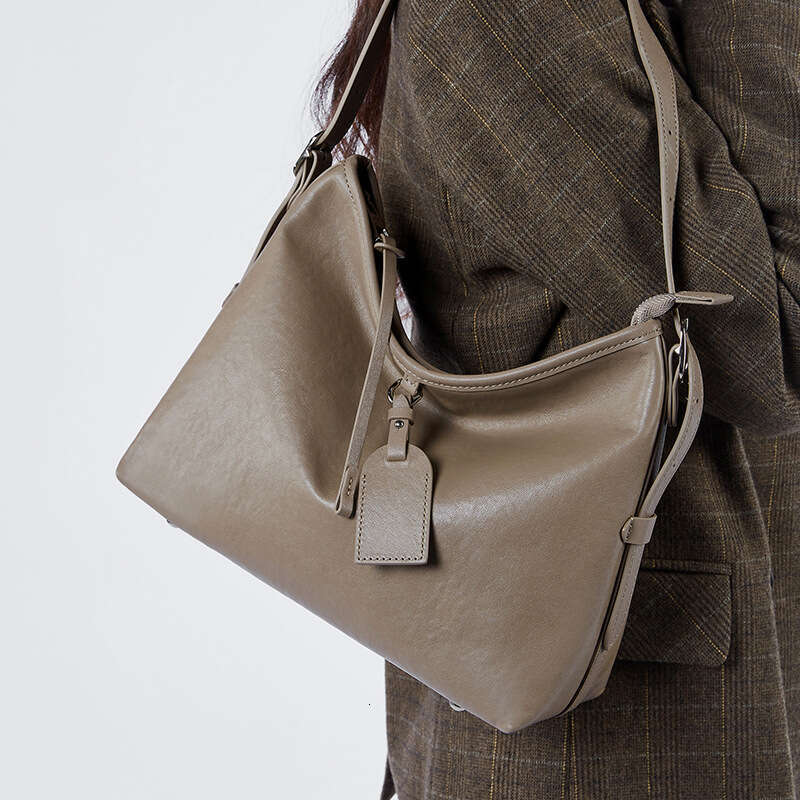 Designer Luxury Women's Lazy Style Top Layer Tanned Leather Tote Large Capacity Shoulder Simple Versatile Crossbody Bag