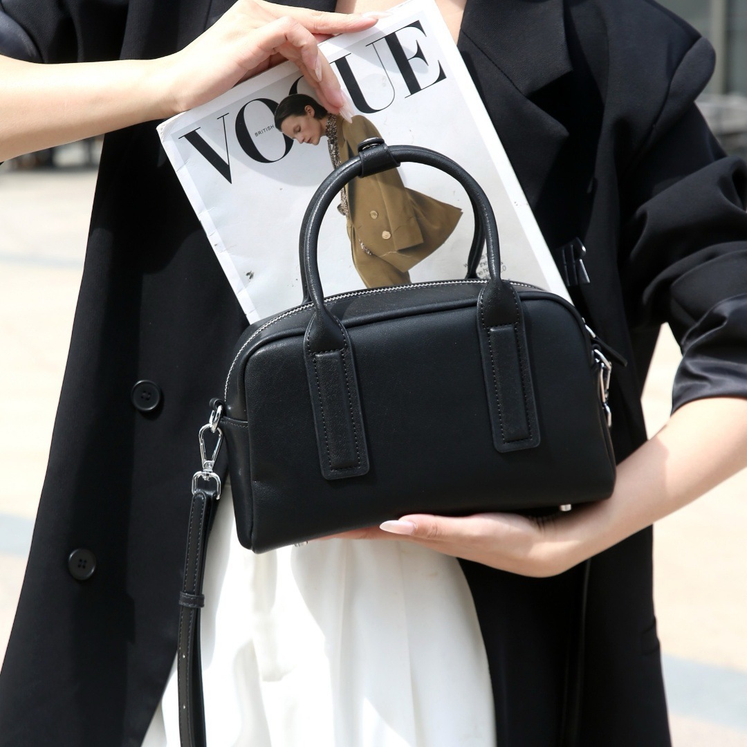 designer bag Genuine Leather Boston Pillow Bag 2025 New Model Vegetable Tanned Cowhide Handbag Vintage Bowling Bag Casual Crossbody Bag