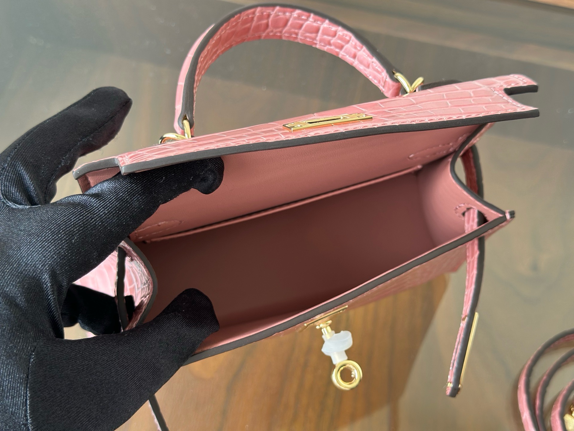 High-quality designer bag: Hand-sewn wax thread shoulder bag, fashionable crossbody bag, high-quality rare leather handbag 19cm