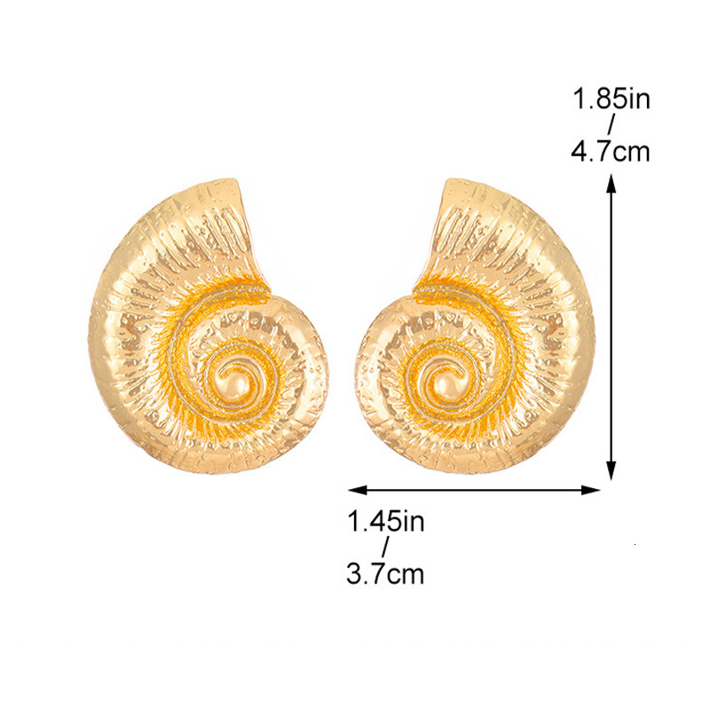 Personalized Beach Vacation Style Conch Necklace Alloy for Women Exaggerated Metal Pendant Accessory Jewelry for Women