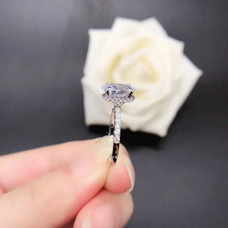 Solid color 18K white gold PT950 2.5-carat egg shaped four forked diamond ring for womens wedding ring W250417