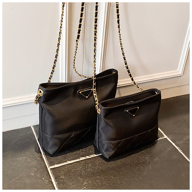 Luxury Brand Designer Bag Free Shipping Quilted Chain Bag Women's Bag 2025 New Casual Oxford Cloth Single Shoulder Crossbody Bag Fashion Niche Bu