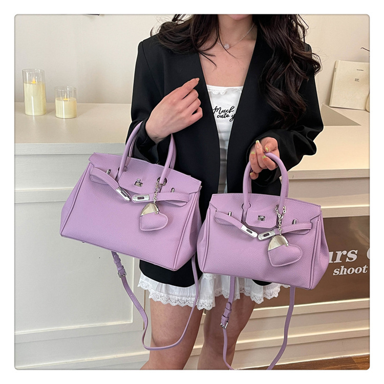 Minimalist Series Women's Designer Handbag 2025 New Fashionable Large Capacity Women's Outdoor Handbag Network Celebrity Same Style Bag Banq