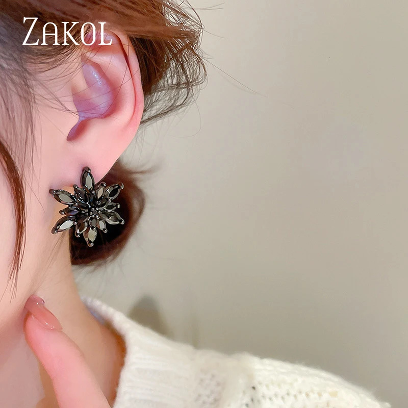 ZAKOL Korea Fashion Black Zircon Flower Stud Earrings for Women Shiny Wedding Party Jewelry 2023 250715
