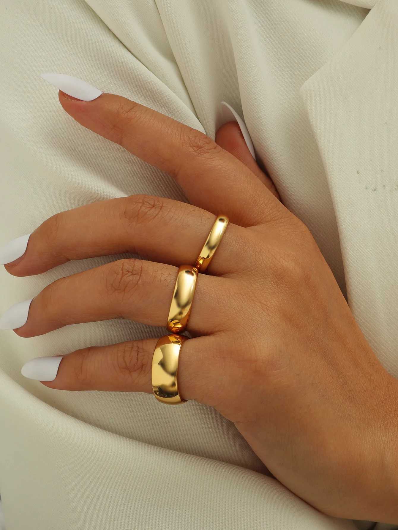 High quality titanium steel plated 18K gold ring for couples European and American men and women 2mm 4mm 6mm 8mm simple ring W250417