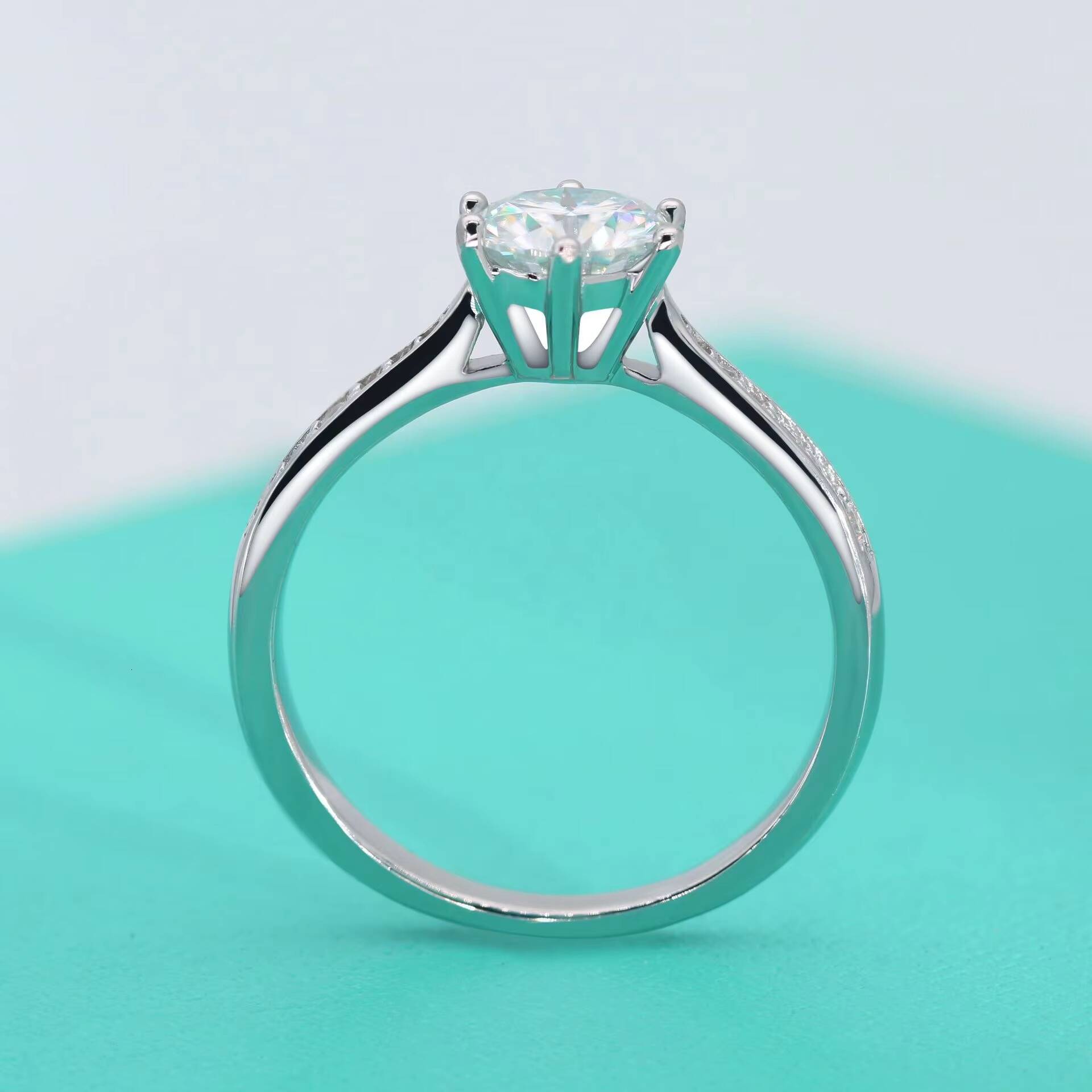 S925 Sterling Silver Fashionable Charm Six Claw Micro Inlaid Moissanite Ring for Women