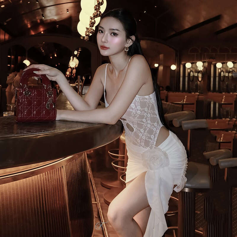 INS Style 2025 Spring New Women's Solid Color Slim Street Fashion High Waist Pleated Skirt b1d