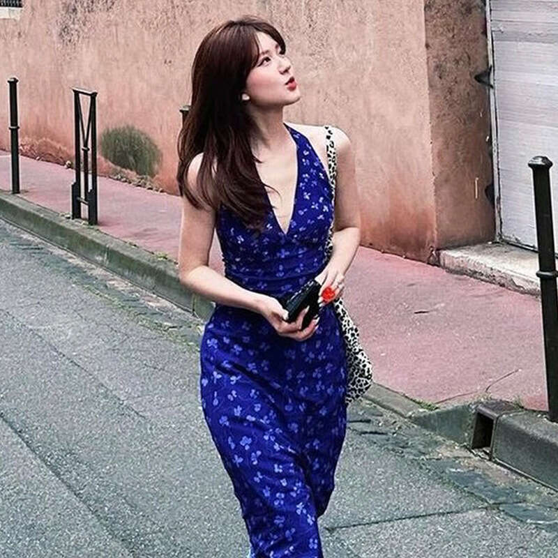 2024 Summer New Women's Solid Color Slim High Waist Fashion V-neck Halter Backless Dress d08