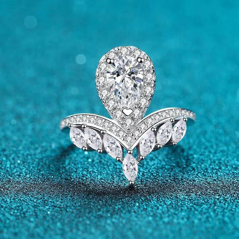 Factory Direct Sale S925 Silver Womens Personalized Fashion Moissanite Wedding Ring Special Shape Moissanite Engagement Ring