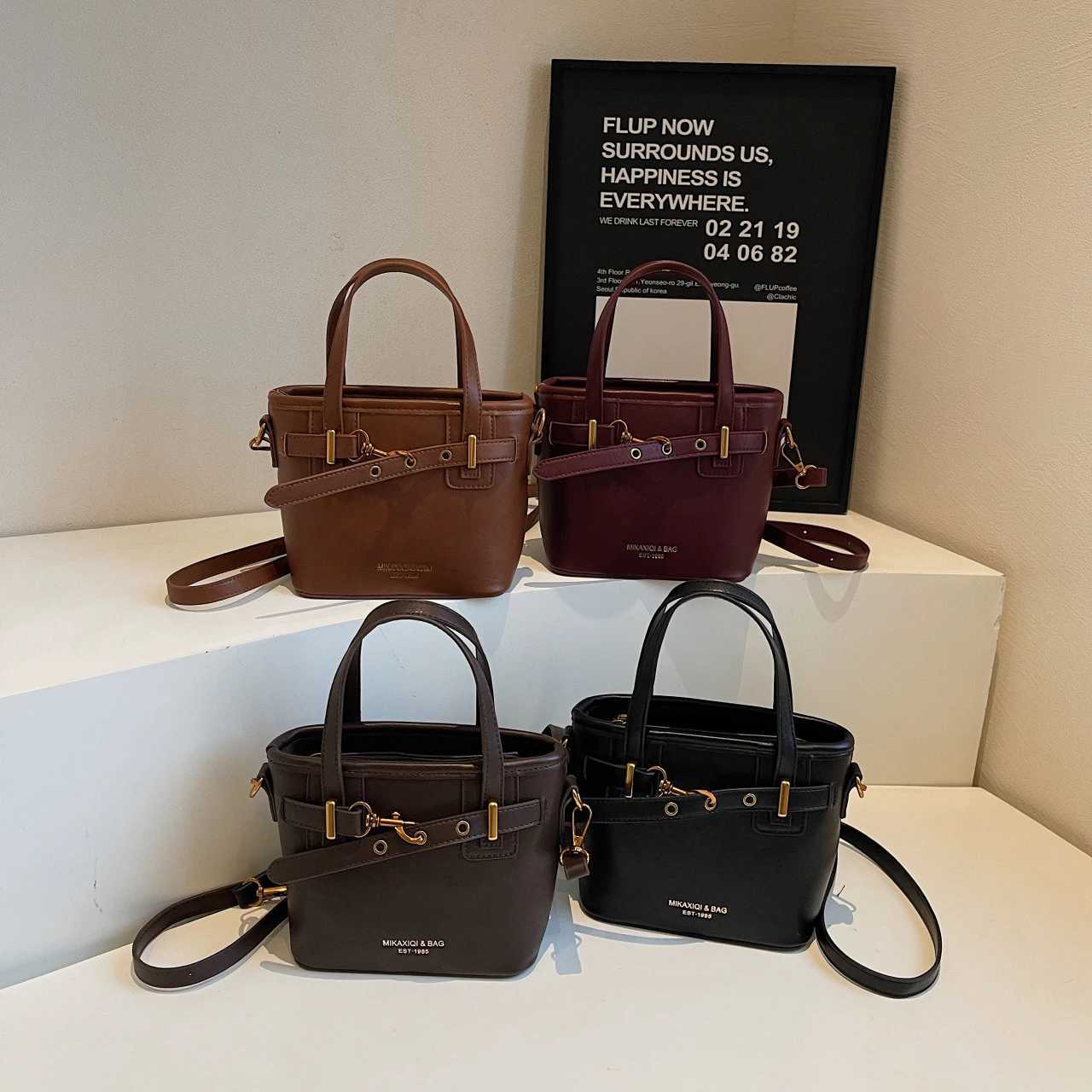 Minimally Western Handheld Trendy Bucket Small Bag for Women New Single Shoulder Crossbody Bag for Commuting Y250725