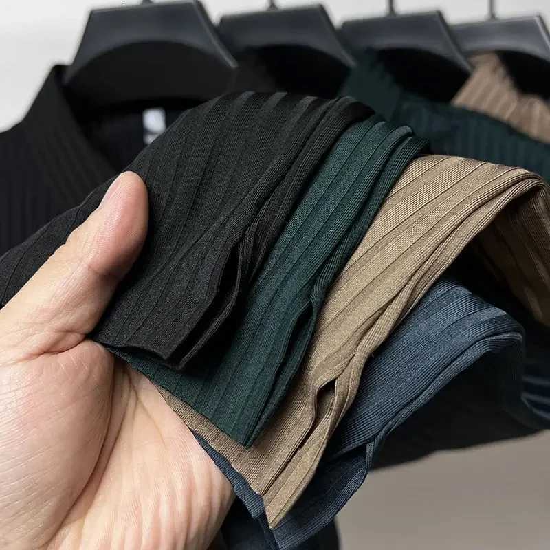 Mens Ice Silk Polo Shirt Lapel Hollow Short-Sleeved Breathable Business Fashion T-Shirt Mens Brand Clothing Summer New XJ250725