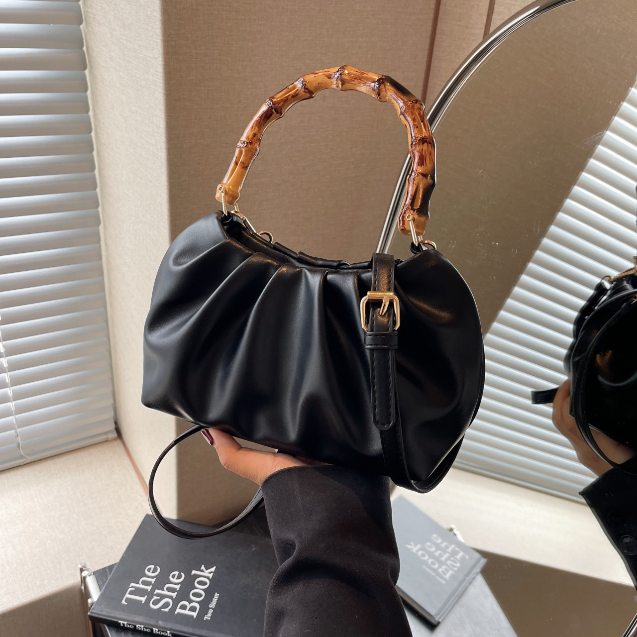 Luxury Brand Designer Bag 2025 Summer New Style Nanfeng Women's Bag Wrinkled Vintage Wooden Handheld Cloud Bag Elegant High-End Soft Shoulder Bag