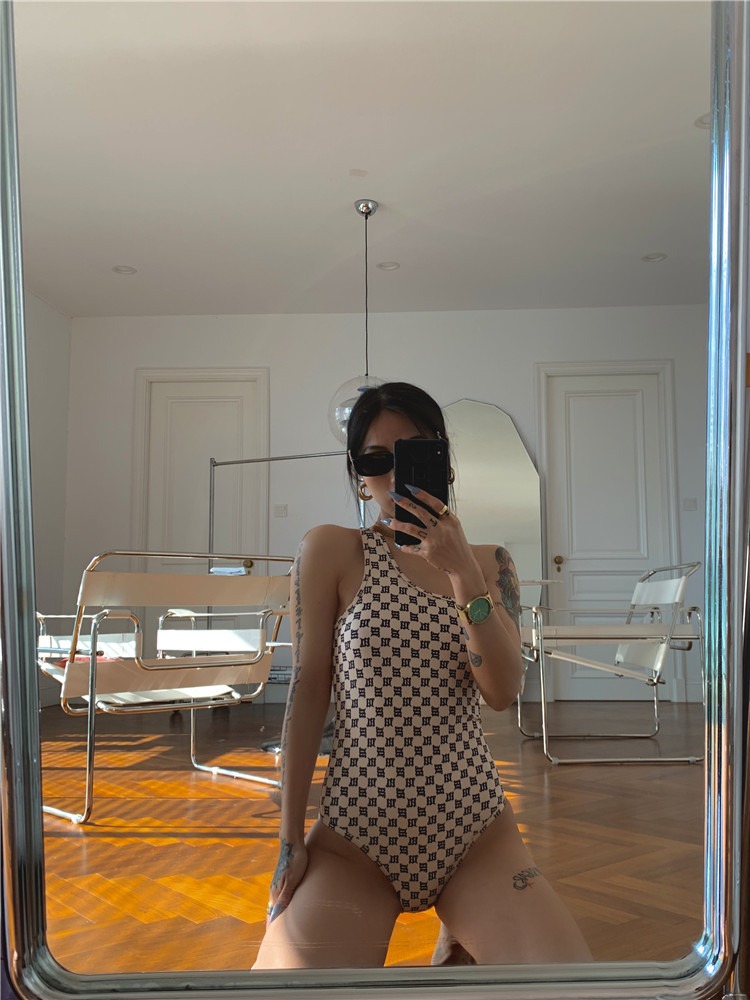 Elegant High Slit & Slim Fit Single Strap Bikini Top w/Graphic Patterned Bottom beachwear